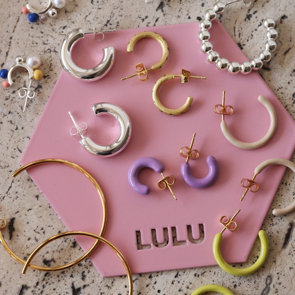 LULU Copenhagen Non Hoops Large pair shiny Hoops Gold plated